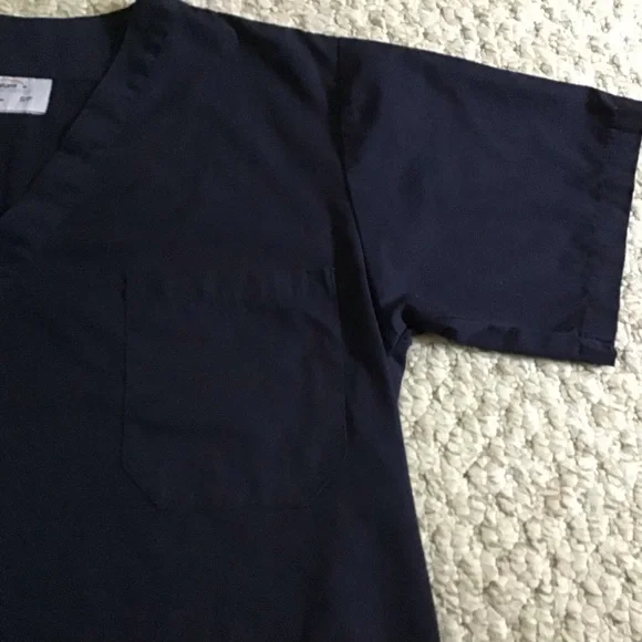 Premium Uniforms Unisex Scrub Top - Picture 3 of 4